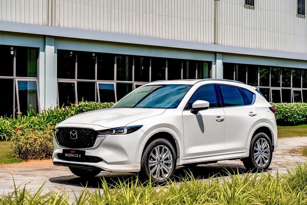 Mazda bổ sung thêm 2 phiên bản mới có giá bán gần 1 tỷ đồng cho xe CX5 2023