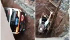 Taxi tự hành rơi xuống hố sâu, hành khách may mắn thoát nạn