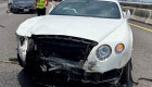 Chuyển làn không quan sát, xe Toyota tông nát đầu xe sang Bentley