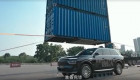 Mang container 16 tấn đè lên nóc, Epicland X9 thử thách giới hạn kết cấu thân xe