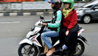 Shipper “khóc ròng” vì khách bắt đền đôi giày hàng hiệu sau tai nạn nhẹ