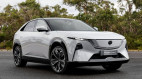 Mazda CX-6e chốt giá từ 964 triệu VNĐ tại Đông Nam Á: SUV điện có tầm hoạt động 555 km/sạc, màn hình 26,45 inch siêu rộng