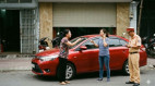 Đỗ xe trước cửa nhà người khác: Đúng luật có chắc đã 