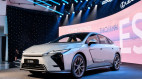 Lexus ES thế hệ mới chính thức ra mắt Việt Nam: Giá từ 2,34 tỷ đồng