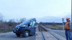 VIDEO: Tài xế xe tải thoát chết thần kỳ sau va chạm nghiêm trọng với tàu hỏa