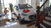 Quảng Ngãi: Đạp nhầm chân ga, nữ tài xế lao thẳng vào nhà dân khiến chủ nhà thương nặng
