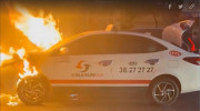 TP Hồ Chí Minh: Xe taxi Vinasun đang chạy bất ngờ bốc cháy dữ dội