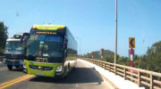 Phạt 4 triệu đồng xe khách vượt ẩu suýt gây tai nạn