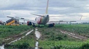 Máy bay Vietjet trượt khỏi đường băng do 