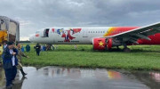 Hai phi công lái máy bay Vietjet trượt khỏi đường băng bị tạm thu bằng lái