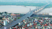 Rào chắn nửa cầu Vĩnh Tuy để thi công thay thế khe co giãn