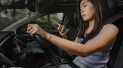 Những mối phân tâm không ngờ tới khi lái xe hàng ngày và cách phòng tránh