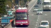 Lái xe đi ngược chiều - kéo người khác về với 