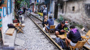 Đề nghị giải tán tụ điểm cà phê vi phạm an toàn đường sắt