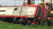 20 người thương vong trong xe khách bị lật trên đường Hồ Chí Minh