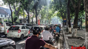 [ẢNH] Hà Nội: Trước nghỉ lễ, người ra đường vẫn đông với muôn vàn lý do xin thông cảm...