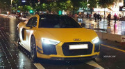 Chạm mặt Audi R8 V10 Plus với “bộ áo” vàng rực rỡ trên đường phố Sài Thành