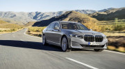 Ngược với Mercedes, BMW quyết định sử dụng động cơ V12 mạnh mẽ thêm 4 năm nữa