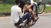 Bốc đầu xe máy rồi khoe khoang trên mạng xã hội