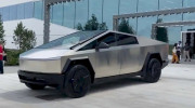 Tesla Cybertruck lộ diện không che chắn bên ngoài nhà máy, sắp được bàn giao tới tay khách hàng