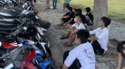 Nghị định 123: Buông hai tay, điều khiển xe máy bằng chân sẽ bị tịch thu phương tiện
