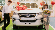Tuổi trẻ tài cao, Đức Phúc chi lớn sắm Toyota Fortuner tặng bố mẹ
