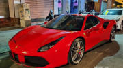 Chiêm ngưỡng Ferrari 488 Spider khoe dáng dưới ánh đèn đêm Sài Gòn