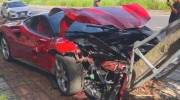 Chủ chiếc Ferrari 488 GTB bị đâm vào gốc cây yêu cầu bồi thường xe mới có giá trị tương đương