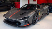 Tay đua F1 Carlos Sainz Jr nhận bàn giao siêu xe Ferrari Daytona SP3 giá hơn 50 tỷ VNĐ