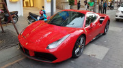 Diện kiến siêu phẩm Ferrari 488 Spider hàng hiếm tại Việt Nam trên phố Sài Thành