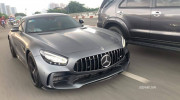 Lần đầu chạm mặt siêu phẩm Mercedes-AMG GT R 2020 trên phố Sài Thành