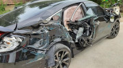 Quảng Bình: Honda Civic RS chưa kịp ra biển số đã bị xe tải húc nát