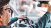 Ông lão lái xe suốt 50 năm mà không có…bằng lái