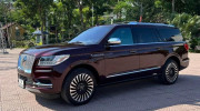 Lincoln Navigator Black Label L đeo biển 