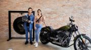 Phan Hiển được Khánh Thi tặng Harley-Davidson sau khi dành 3 huy chương vàng Sea Games 31