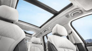 Xe điện BMW có thể sạc bằng kính chắn gió và cửa sổ trời