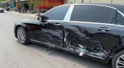 Quảng Ninh: Mitsubishi Attrage đi ngược chiều đâm nát hông Mercedes-Maybach S450