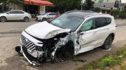 Hyundai Santa Fe 2021 chưa có biển số đã bị thương nặng