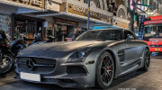 Sài Gòn: Mercedes-AMG SLS độ bodykit Black-Series nổi bật giữa phố đêm