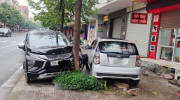 Đỗ “ngay ngắn” trên vỉa hè, Kia Morning vẫn bị Mitsubishi Xpander tông móp thân