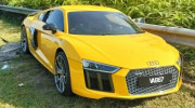 Siêu xe Audi R8 V10 Plus rụng bánh sau khi đâm vào dải phân cách