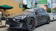 Chạm mặt Tesla Model X đầu tiên tại Sài Gòn: Không cầu kỳ nhưng vẫn đủ nổi bật