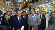 Tổng thống Joko Widodo ủng hộ VinFast sản xuất xe điện tại Indonesia