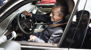 Thủ tướng Malaysia đích thân lái thử xe VinFast Lux SA2.0 cùng tỷ phú Phạm Nhật Vượng