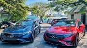 Cặp đôi Mercedes-Benz EQS 2023 đầu tiên tại Việt Nam đi đăng ký biển số