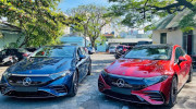 Cặp đôi Mercedes-Benz EQS 2023 đầu tiên tại Việt Nam đi đăng ký biển số
