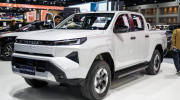 Toyota Hilux thế hệ mới ra mắt tại BIMS 2026: Bản EV đi được 240km/sạc, khả năng lội nước sâu 700 mm