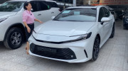 Chủ xe rao bán Toyota Camry 2.0Q giá 1,235 tỷ đồng: Xe mới lăn bánh 14 km