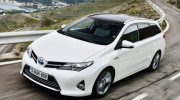 Toyota Corolla gây tranh cãi khi vượt Tesla Model Y trở thành xe bán chạy nhất năm 2023