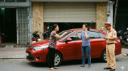 Đỗ xe trước cửa nhà người khác: Đúng luật có chắc đã 
